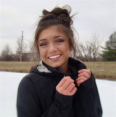 Tabitha Swatosh Biography: Age, Boyfriend, Net Worth, Height, Siblings, Youtube, Tiktok, Parents