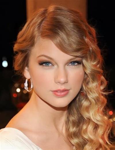 Taylor Swift (Singer) Wiki, Bio, Net Worth, Height, Weight, Measurements, Boyfriend, Facts