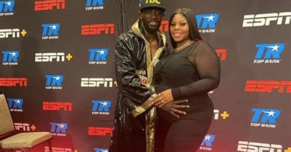 Terence Crawford Is Not Married to Wife. Dating Girlfriend: Alindra Person. 6 Kids.