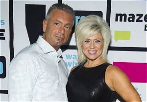 Theresa Caputo: Husband, Net Worth, Tattoos, Smoking & Body Measurements