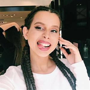 Theylovearii (Ariana Renee) Biography, Age, Height & Family Life