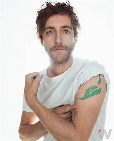 Thomas Middleditch: Girlfriend, Net Worth, Tattoos, Smoking & Body Facts