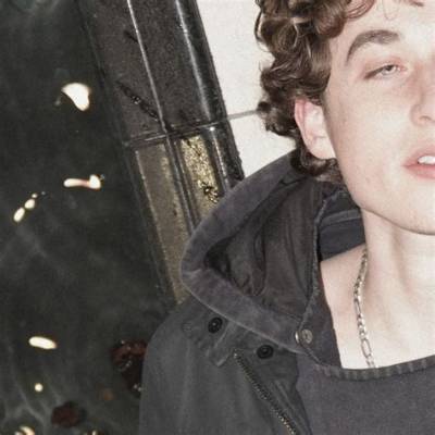 Thxsomch Age, Genre and Songs