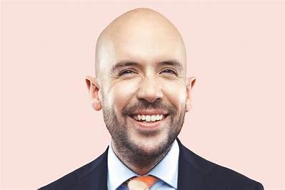 Tom Allen Girlfriend: Is Tom Allen in a Relationship? Who Is Tom Allen’s Wife?