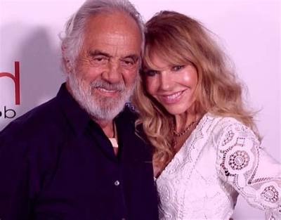 Tommy Chong Wife, Net Worth, Bio, Wiki, Age, Young, Illness, Disease, Children, and Daughter