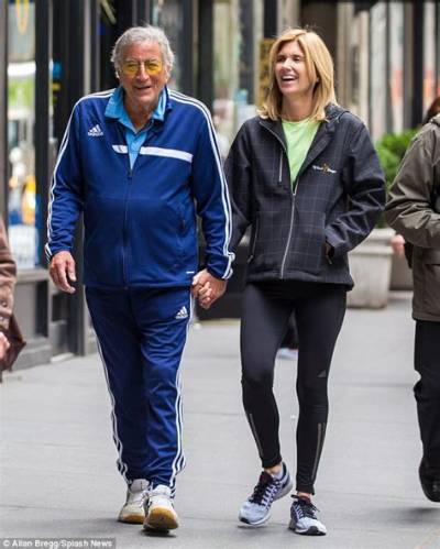 Tony Bennett: Wife, Net Worth, Tattoos, Smoking & Body Facts