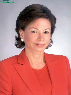 Valerie Jarrett Net Worth, Salary, Source of Income, Husband, Chidlren, Biography & Age