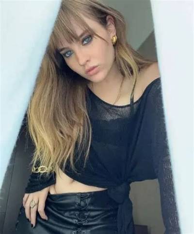 Victoria De Angelis Bio, Age, Height, Family, Career and Net Worth
