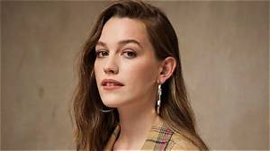 Victoria Pedretti (Actress) Wiki, Bio, Age, Height, Weight, Measurements, Boyfriend, Net Worth, Facts