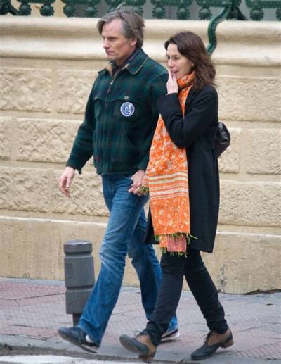 Viggo Mortensen: Girlfriend, Net Worth, Tattoos, Smoking & Body Facts