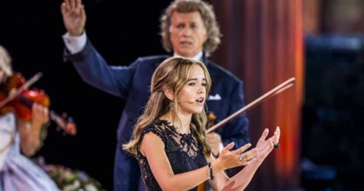 Voice of Holland Emma Kok Ouders (Parents): Mother Nathalie and Father Vico