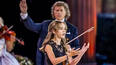 Voice of Holland Emma Kok Ouders (Parents): Mother Nathalie and Father Vico