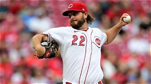 Wade Miley Contract, Salary, Net Worth, Is Wade Miley Hurt? Where Did Wade Miley Go to College?