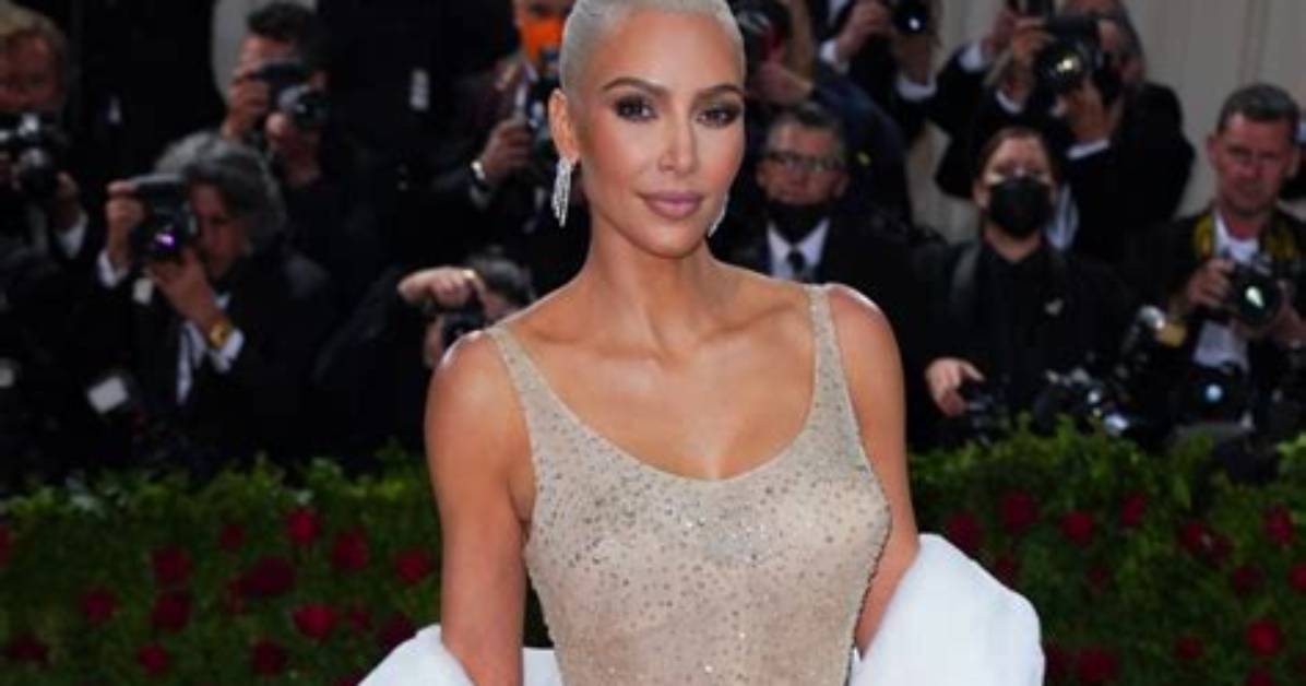 Watch Kim Kardashian Struggle to Climb the Stairs in Skin-Tight Dolce & Gabbana Dress