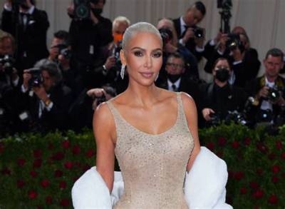Watch Kim Kardashian Struggle to Climb the Stairs in Skin-Tight Dolce & Gabbana Dress