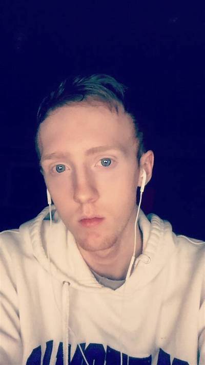 Watch Scrubnoob Do a Face Reveal, Irl Streamer Age and Real Name