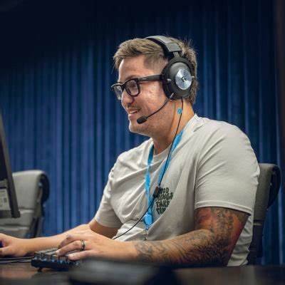 Weak3N Aka Kurt Thaddeus Schray: 10 Facts on Twitch Streamer