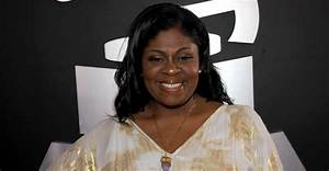 What Did Kim Burrell Say About Fantasia? Fans Reacts About Singer’ Twitter Tweets