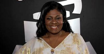 What Did Kim Burrell Say About Fantasia? Fans Reacts About Singer’ Twitter Tweets