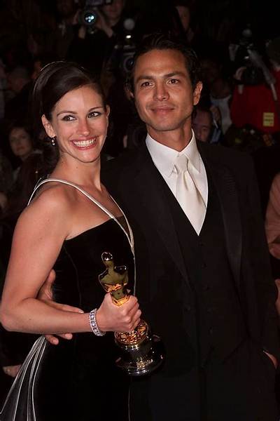 What Happened to Benjamin Bratt and Julia Roberts?