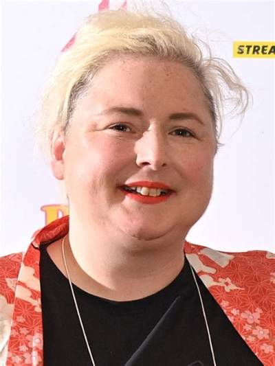 What Happened to Siobhan Mcsweeney Teeth? Everything About Holding Cast