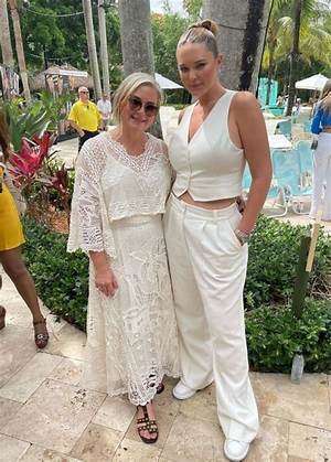 What Is Georgina Burke’s Height & Weight? Body Measurement of the Model