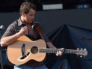 What’s Easton Corbin Net Worth? Wiki: Wife, Height, Dating, Girlfriend, Siblings