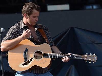 What’s Easton Corbin Net Worth? Wiki: Wife, Height, Dating, Girlfriend, Siblings