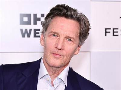 Where Does Andrew Mccarthy Live Now? Does Andrew Mccarthy Have a Son?