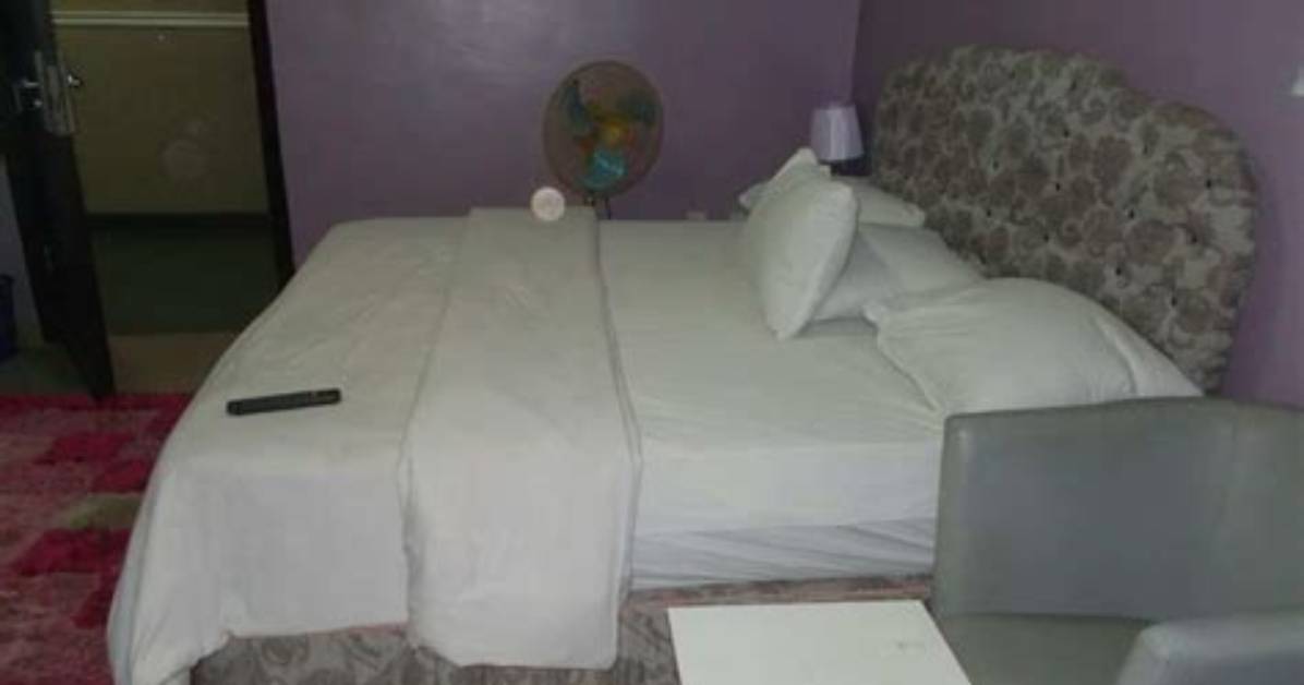 White Royal Hotel, Igando