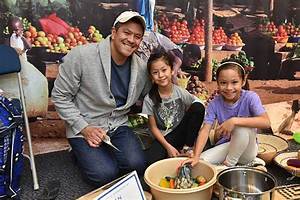 Who Are Carl Quintanilla Parents? Meet Father Robert Quintanilla and Mother