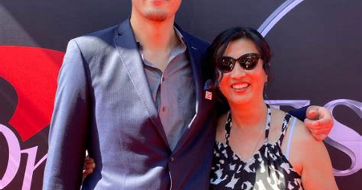 Who Are Glen Edey & Julia Edey? Zach Edey Parent More on His Personal Life