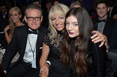 Who Are Lorde’s Parents? Meet Sonja Yelich and Vic O’connor