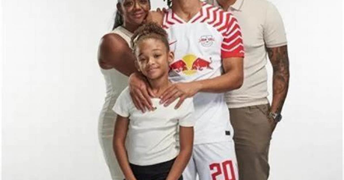 Who Are Regillio Simons & Peggy Simons? Everything to Know About Psg Midfielder Parents