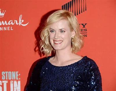 Who Is Abigail Hawk? See Net-Worth, Quote, Awards, Fact, Wiki