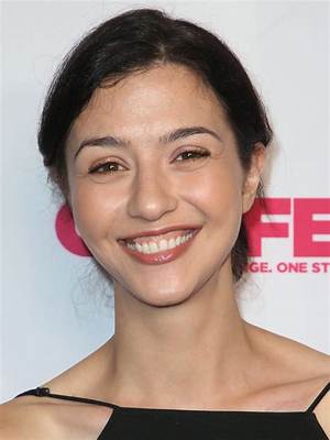 Who Is Actress Katie Findlay Boyfriend? Meet Brendan Dooling
