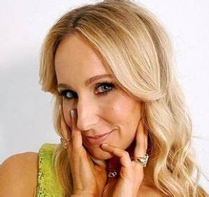 Who Is American Comedian and Actress Nikki Glaser Married to? Everything About Her Love and Marital Life
