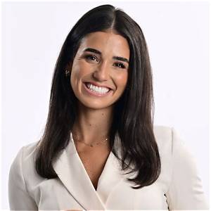 Who Is Ashley Shahahmadi? Reporter Hosting Cmt Music Awards Show