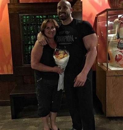 Who Is Bradley Martyn’s Mom? Details on the American Fitness Coach’s Parents!