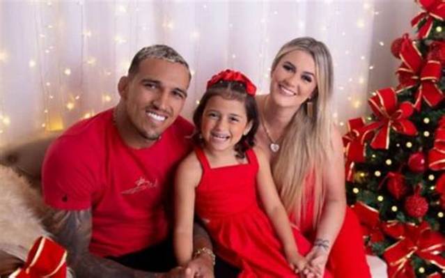 Who Is Charles Oliveira’s Wife Talita Roberta Pereira?