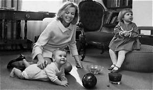 Who Is Honor Blackman’s Daughter? Lottie Kaufmann Wiki, Age, Husband, Children, Family, Net Worth and Honor Blackman Children