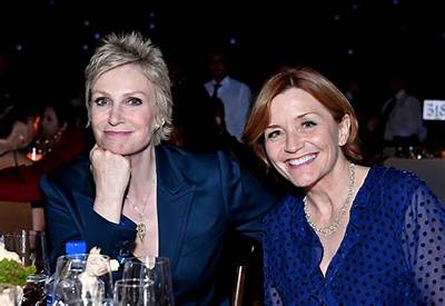 Who Is Jane Lynch’s Wife Jennifer Cheyne?
