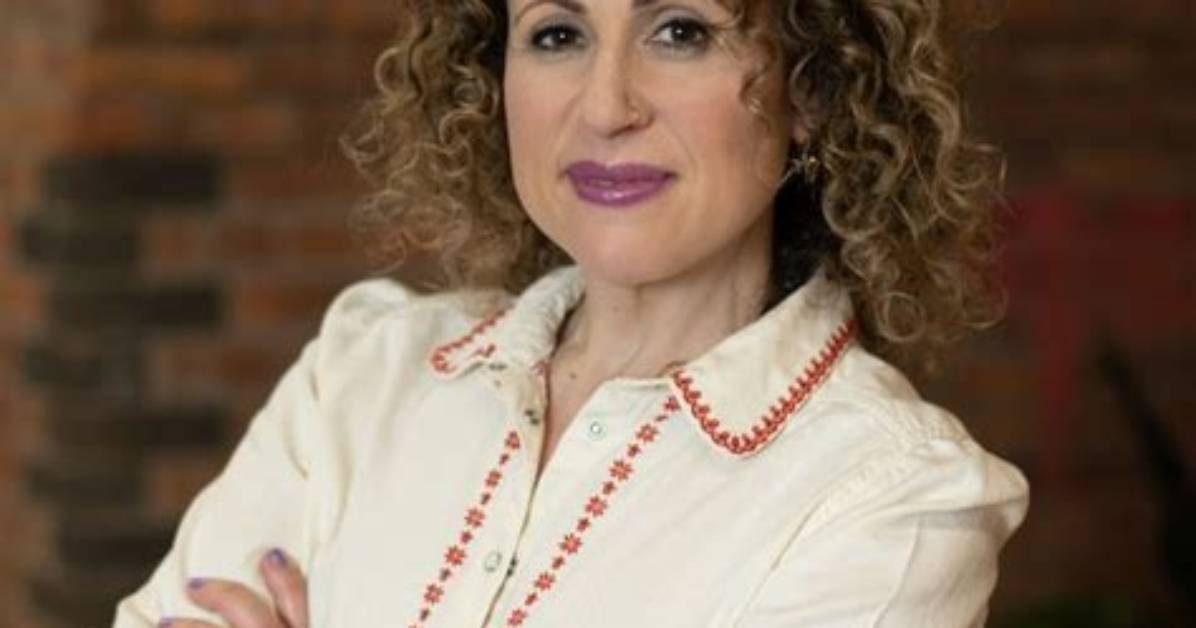 Who Is Natalie Silverman? 10 Facts on History 101 Netflix Narrator, Wiki, Biography
