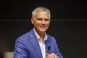 Who Is Robert Isom? Everything About the President of American Airlines Group