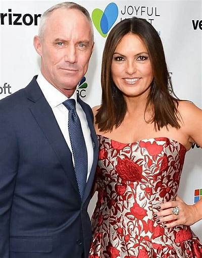 Who Is Robert John Burke Wife? Everything to Know About the Family of the Robocop and Intrusion Actor