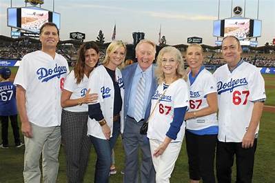 Who Is Vin Scully’s Daughter, Cat Scully? Everything to Know About the American Sports Commentator