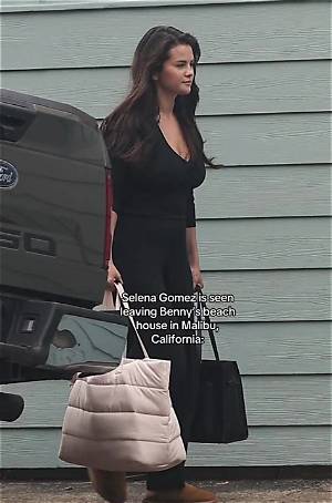 Why Selena Gomez’s Malibu Beach House on ‘Selena + Chef’ Looks So Familiar