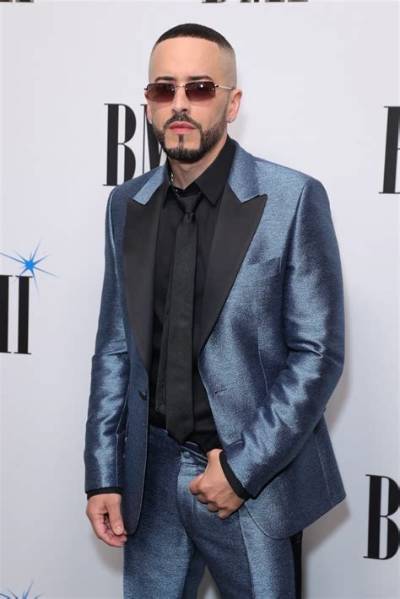 Yandel Height, Weight, Net Worth, Age, Birthday, Wikipedia, Who, Nationality, Biography