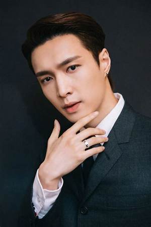Zhang Yixing (Lay) Height, Weight, Age, Wiki, Biography, Net Worth