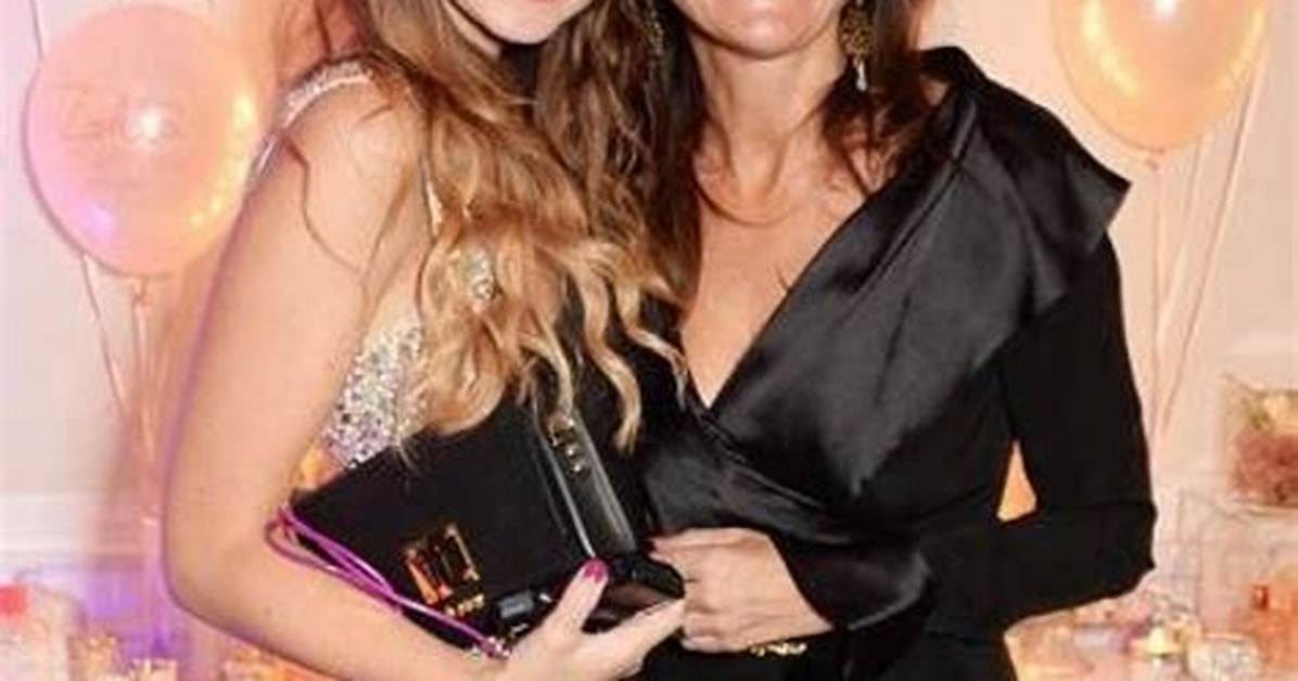 Zoe Sugg Parents Are Tracey Collins and Graham Sugg